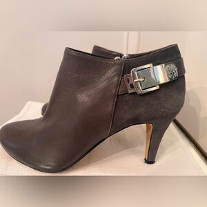 Vince Camuto Grey leather/suede booties 6.5